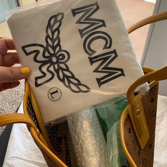 NEW MCM Liz Shopper Medium Tote 🌼. I p - Picture 7 of 10